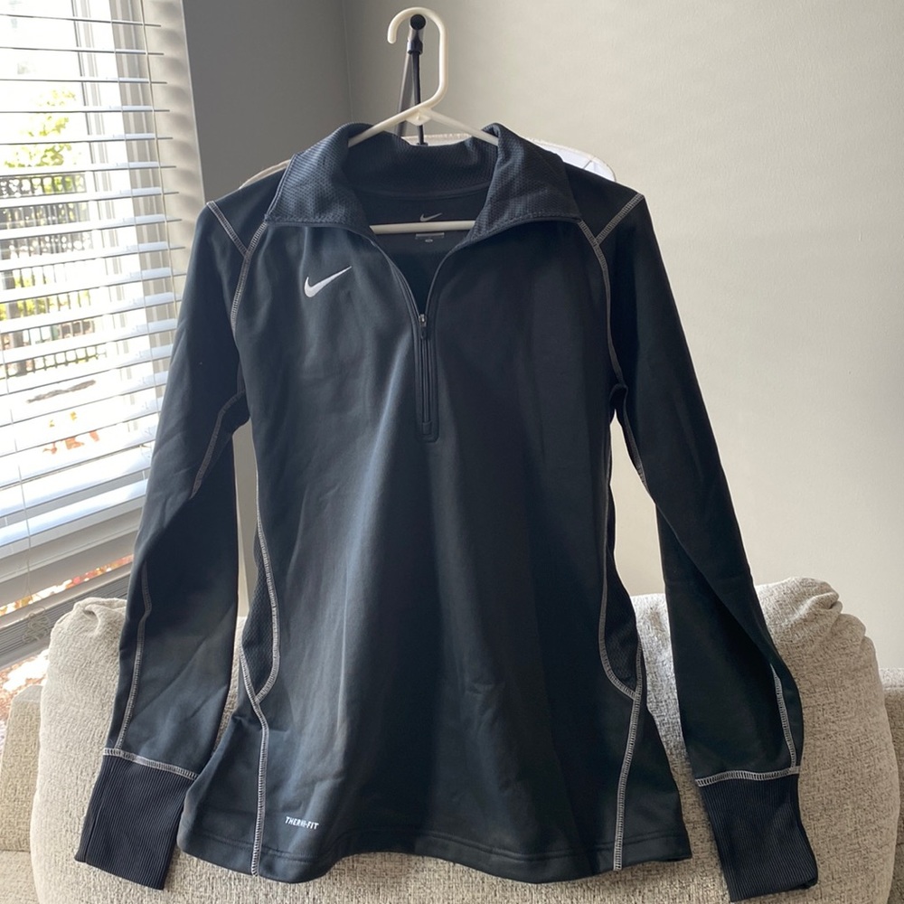Nike Women’s Therma-Fit Quarter zip Long Sleeve- size M